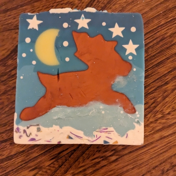 Large festive slab bar soap with a reindeer pattern. Essential oil gentle smell - Picture 4 of 4